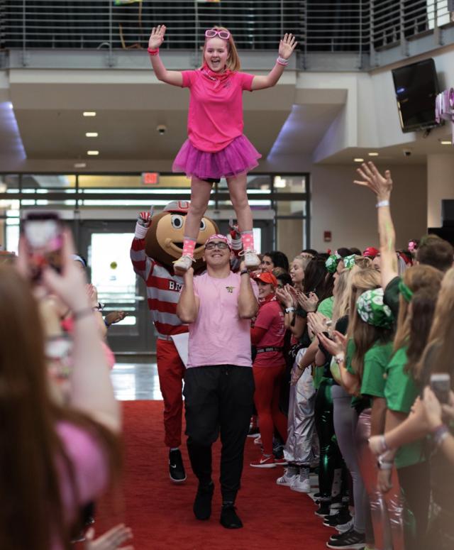 Kinley showing off her cheerleading skills on the Red Carpet!